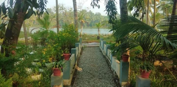 Dwaraka Munroe Apartment Kollam Exterior photo